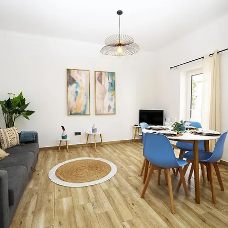 A42 - Trindade In Apartment Lagos