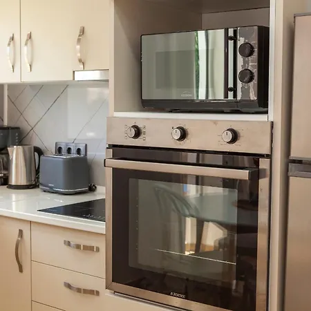 A42 - Trindade In Apartment Lagos
